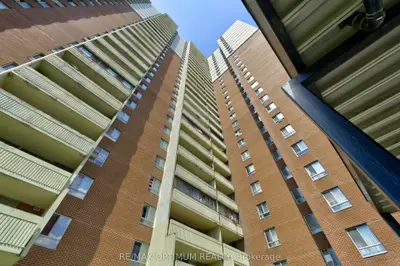 5 Massey Square 2110, Toronto, On M4c 5l6