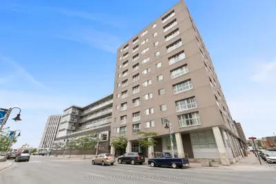 Condo Apartment in Oshawa