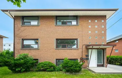 349 Frontenac Avenue 3, Oshawa, On L1j 2a7