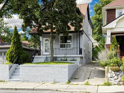 8 Harris Avenue, Toronto, On M4c 1p4