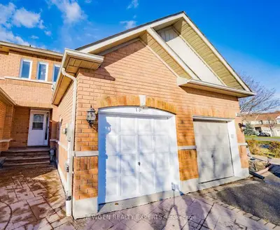 Att/Row/Townhouse in Oshawa