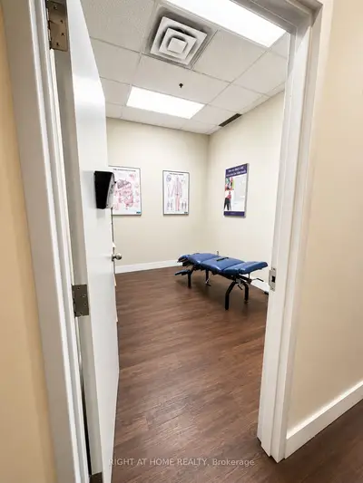 1399 Kennedy Road, Toronto, On M1p 2l6