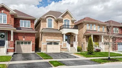 Detached in Whitby