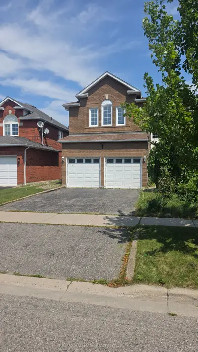 Detached in Whitby