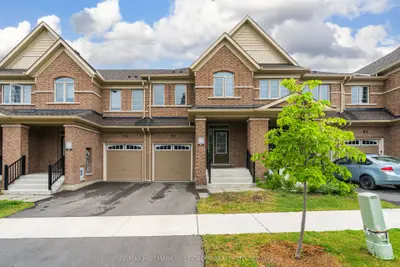 Att/Row/Townhouse in Oshawa