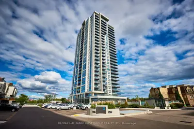 Condo Apartment in Pickering