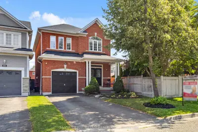 Detached in Whitby