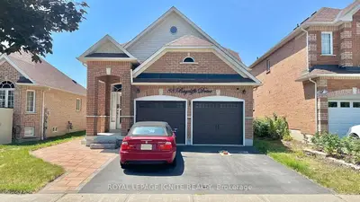 Detached in Whitby