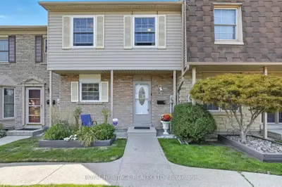 Condo Townhouse in Pickering
