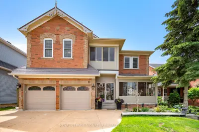 Detached in Whitby