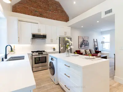 Upper Level in Toronto
