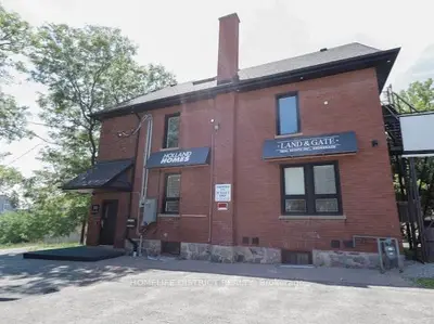20 Elgin Street E, Oshawa, On L1g 1s8