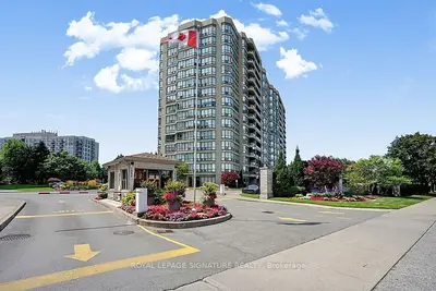 Condo Apartment in Pickering