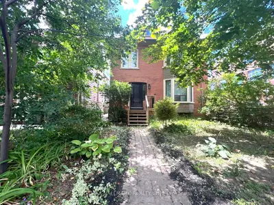 Triplex in Toronto