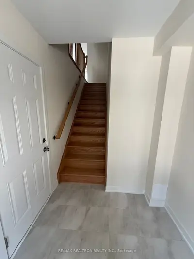 1695 Dersan Street E 1206, Pickering, On L1x 0s9