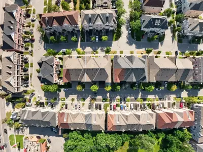 Att/Row/Townhouse in Ajax