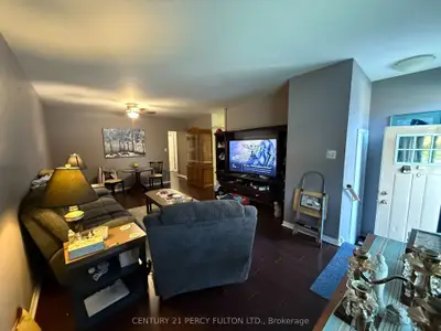 220 Rosedale Drive Unit 1, Whitby, On L1n 1z3