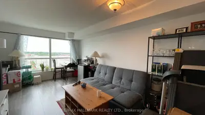 8 Trent Avenue 615, Toronto, On M4c 0a6