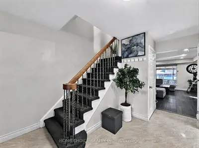 38 Robbinstone Drive, Toronto, On M1b 2e6