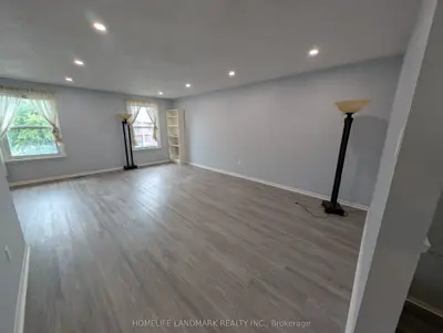 16 Nortonville Drive Upper, Toronto, On M1t 2g8