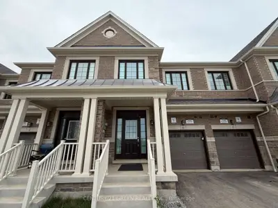 Att/Row/Townhouse in Whitby