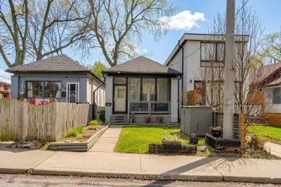 741 Milverton Boulevard, Toronto, On M4c 1y3