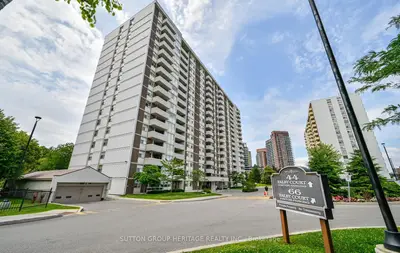 Condo Apartment in Ajax