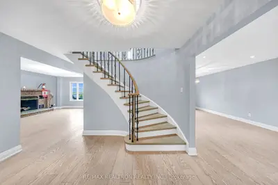 141 Hialeah Crescent Upper, Whitby, On L1n 6b8