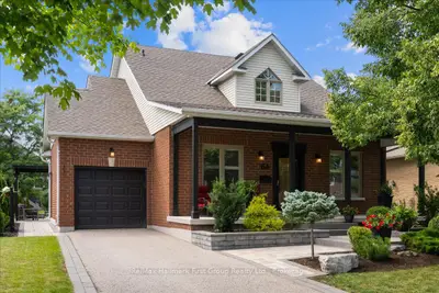Detached in Scugog
