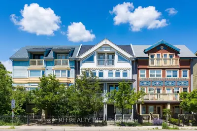 Att/Row/Townhouse in Toronto
