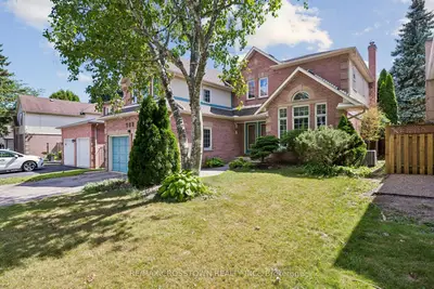 Detached in Whitby