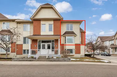 51 Petra Way 3, Whitby, On L1r 0a8