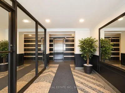 11 Glenburn Avenue 108, Toronto, On M4b 2x1
