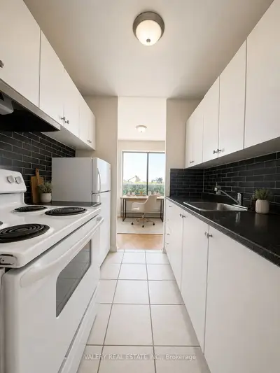 1780 Lawrence Avenue E 402, Toronto, On M1r 2y2