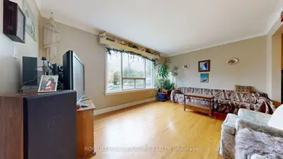 256 Ferris Road, Toronto, On M4b 1h6