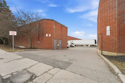 120 Dynamic Drive 35, Toronto, On M1v 5c9