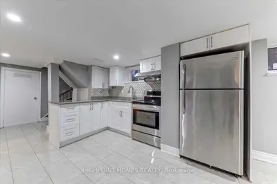 25 Surrey Avenue Bsmt, Toronto, On M1r 1g3