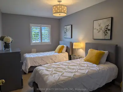 20 Thorp Crescent, Ajax, On L1t 0g9