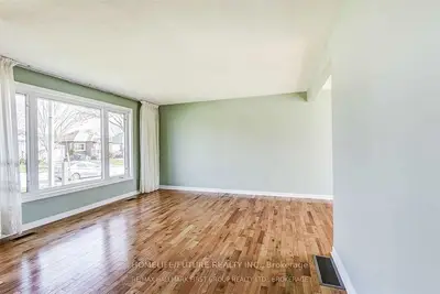 361 Gliddon Avenue Main, Oshawa, On L1h 1z6