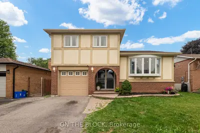 Detached in Whitby