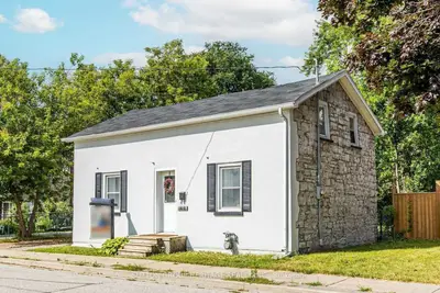 1612 Dufferin Street, Whitby, On L1n 1b2