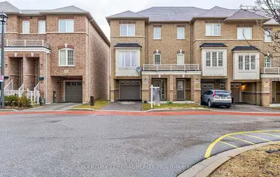 Att/Row/Townhouse in Toronto