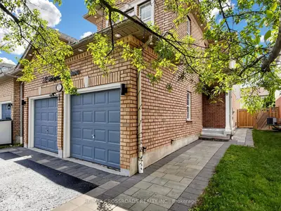 Detached in Whitby