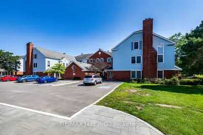 Condo Apartment in Clarington