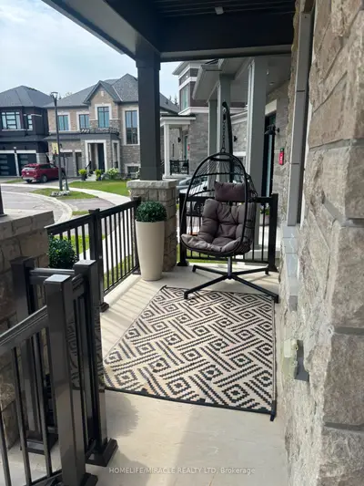1869 Narcissus Gardens, Pickering, On L1x 2r2