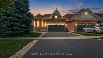 Detached in Whitby
