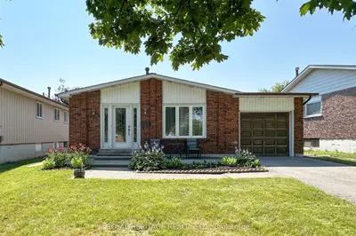 Detached in Whitby