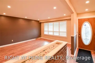 Detached in Whitby