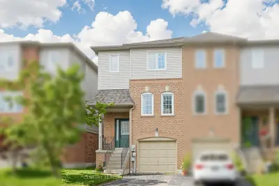 Condo Townhouse in Whitby