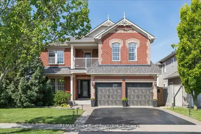 Detached in Whitby